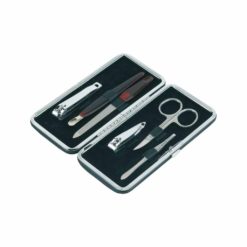 Kompaktes Beauty-Set für unterwegs geöffnet