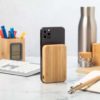 Bambus Wireless Powerbank Look Inside in Anwendung